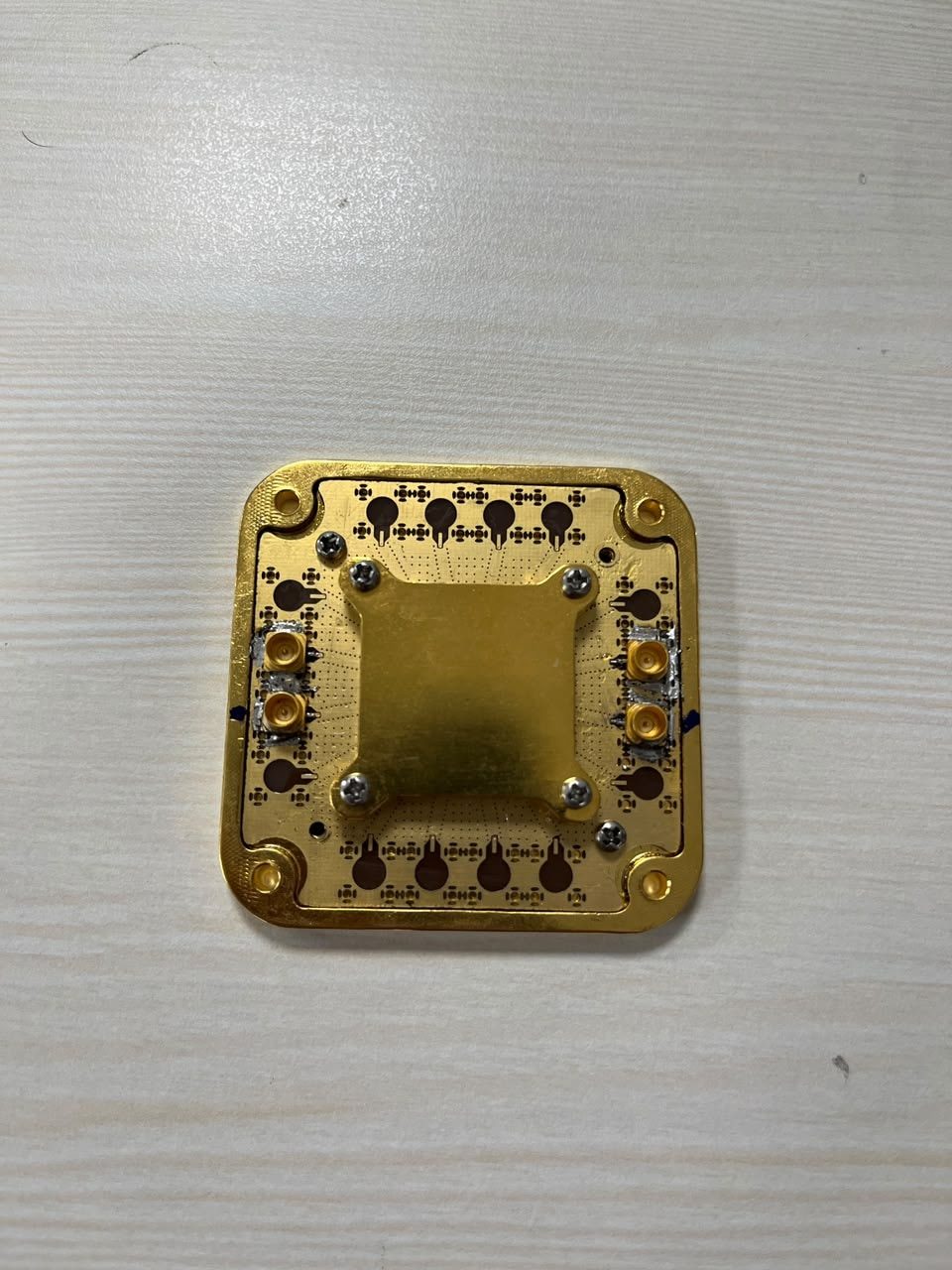 Sample mount close-up